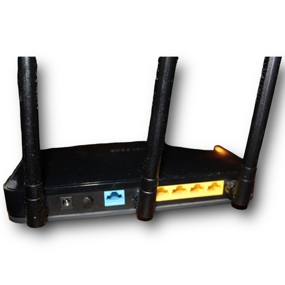 Netgear AC750 Wireless Dual Band Gigabit Router Model R6050 - Picture 3 of 5